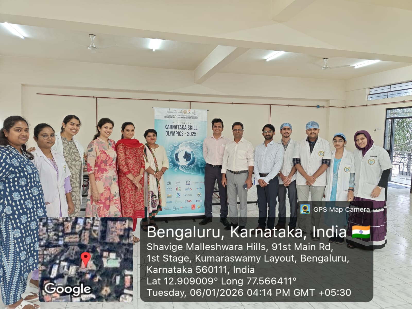 Faculty and participants gathered for a group photo at the competition